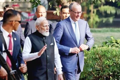 Thủ tướng Friedrich Merz (bên phải) và Tổng thống Ấn Độ Narendra Modi. Ảnh: REUTERS