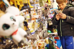 Nhiều sản phẩm đồ chơi đã bị cơ quan chức năng thu hồi. Ảnh: AP