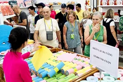 Trong 11 tháng năm nay, Việt Nam đã đón hơn 19,1 triệu lượt khách quốc tế. Ảnh: NAM NGUYỄN