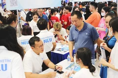 Hoạt động tư vấn tuyển sinh năm 2025 của Đại học Kinh tế quốc dân Hà Nội.