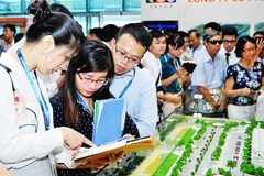 Giao dịch chuyển nhượng bất động sản đang được đề xuất đánh thuế thu nhập cá nhân. Ảnh: BẮC SƠN