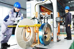 Các doanh nghiệp cần mở rộng cơ hội tuyển dụng đối với lao động trung niên, nguồn nhân lực giàu kinh nghiệm giúp nâng cao hiệu quả hoạt động. Ảnh: THANH HẢI