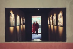 Trong không gian một triển lãm ảnh của sự kiện “Photo Hanoi 25 - Biennale Nhiếp ảnh quốc tế”. Ảnh: K.MINH