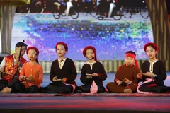 Cần có chính sách hợp lý để khuyến khích lớp trẻ kế cận di sản văn hóa. Ảnh: LÊ MINH