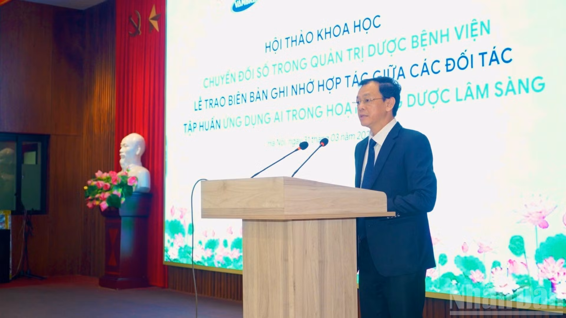 Thứ trưởng Y tế Nguyễn Tri Thức phát biểu chỉ đạo hội nghị.