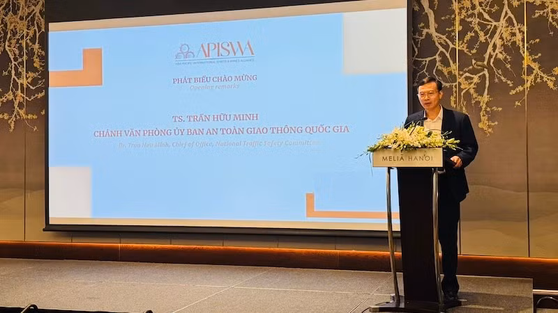 Tiến sĩ Trần Hữu Minh, Chánh văn phòng Ủy ban An toàn giao thông Quốc gia phát biểu tại sự kiện.