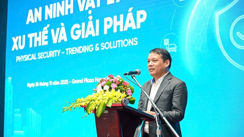 Thượng tá Nguyễn Đình Tuấn, Phó Tổng Giám đốc MobiFone phát biểu chào mừng hội thảo.