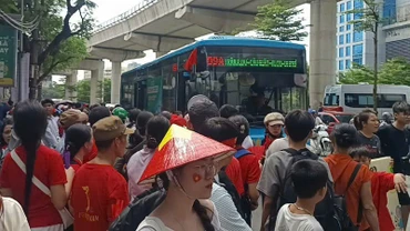 Điều hành linh hoạt các phương tiện để giải tỏa số lượng lớn người dân đi xem diễu hành, diễu binh.