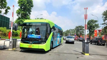 Trong thời gian phân luồng phục vụ tổng duyệt, sẽ có 18 tuyến xe buýt tạm dừng hoạt động.
