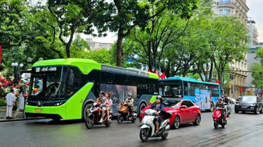 Hệ thống vận tải hành khách công cộng bằng xe buýt sẽ được điều chỉnh linh hoạt để phù hợp với phương án phân luồng giao thông. (Ảnh: BẢO THƯ)