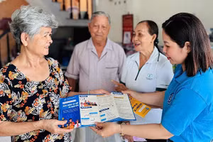 Việc điểu chỉnh tuổi hưởng trợ cấp hưu trí xã hội và bổ sung chế độ trợ cấp hằng tháng giúp người cao tuổi được thụ hưởng chính sách tốt hơn. (Ảnh: Bảo hiểm xã hội Cần Thơ).