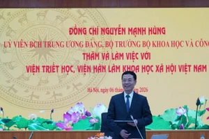 Ủy viên Trung ương Đảng, Bộ trưởng Khoa học và Công nghệ Nguyễn Mạnh Hùng phát biểu tại buổi làm việc.