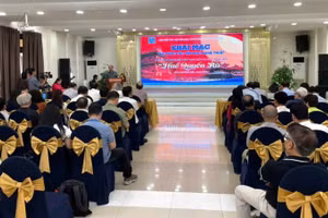 Các văn nghệ sĩ tham dự trại sáng tác.