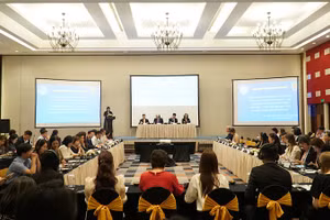 Toàn cảnh Phiên thảo luận về hoàn thiện và thực thi pháp luật của Bộ Tư pháp.