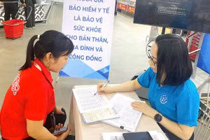 Bảo hiểm xã hội các địa phương tích cực tuyên truyền các điểm mới của Luật Bảo hiểm xã hội năm 2024 cho các chủ hộ kinh doanh trên địa bàn.