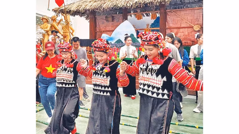 xuantrenmoimien2.jpg