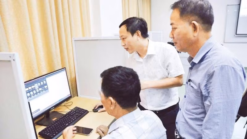 Trường đại học Thái Bình đào tạo các lớp ngắn hạn về chuyển đổi số và AI cho cán bộ cơ sở.