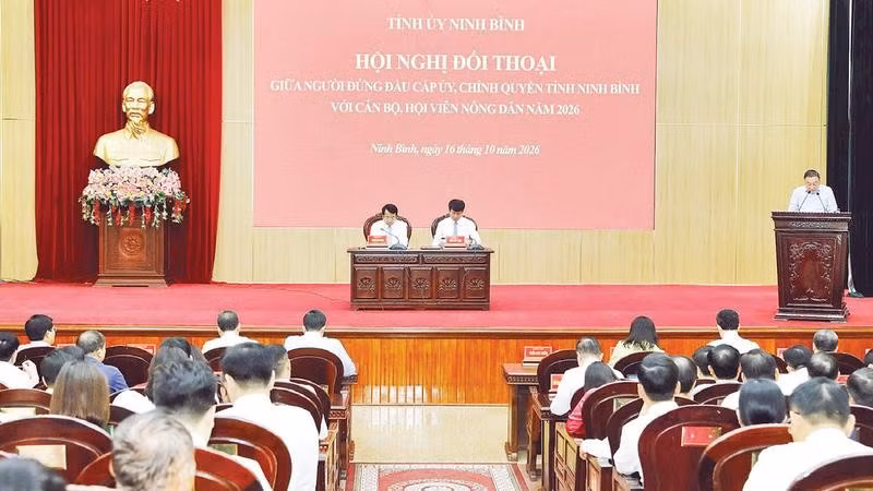 Hội nghị đối thoại giữa người đứng đầu cấp ủy, chính quyền tỉnh Ninh Bình với cán bộ, hội viên nông dân.