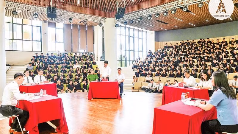 Một phiên tòa giả định được tổ chức tại Trường trung học cơ sở và trung học phổ thông Marie Curie (Ảnh HỆ THỐNG GIÁO DỤC MARIE CURIE)
