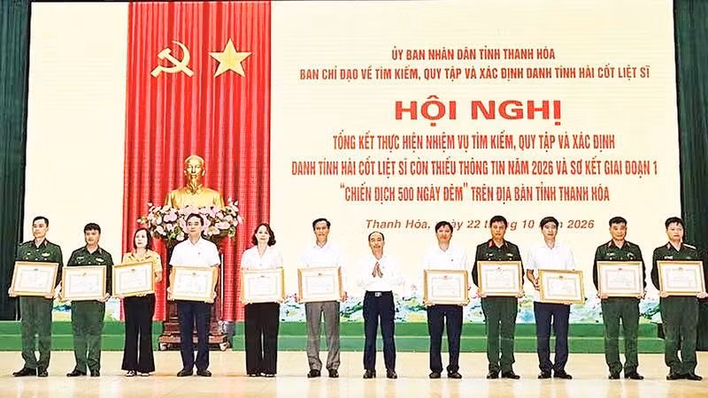 Tỉnh Thanh Hóa tặng Bằng khen cho các tập thể có thành tích xuất sắc trong tìm kiếm, quy tập, xác định danh tính liệt sĩ (Ảnh BỘ CHỈ HUY QUÂN SỰ TỈNH THANH HÓA)