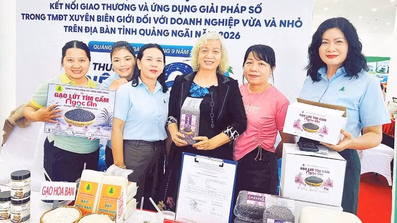 Công ty TNHH Giống cây trồng Miền Trung giới thiệu sản phẩm mới tại hội nghị kết nối giao thương và ứng dụng giải pháp số trong thương mại điện tử xuyên biên giới.