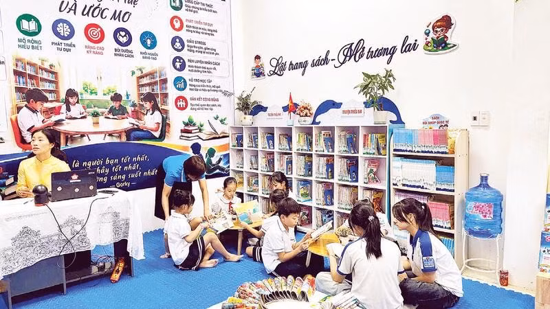 Khu vực đọc sách tại Nhà văn hóa-Khu thể thao thôn Vạn Điểm.