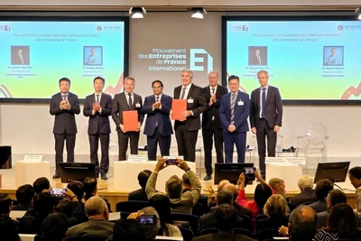 Thủ tướng Phạm Minh Chính chứng kiến Tổng Công ty Hàng hải Việt Nam (VIMC) trao thỏa thuận hợp tác chiến lược với HDF (Energy).