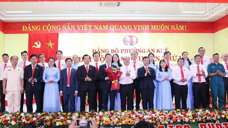 Ra mắt Ban Chấp hành Đảng bộ phường An Khê nhiệm kỳ 2025-2030. ndo_tr_an-khe-3.jpg
