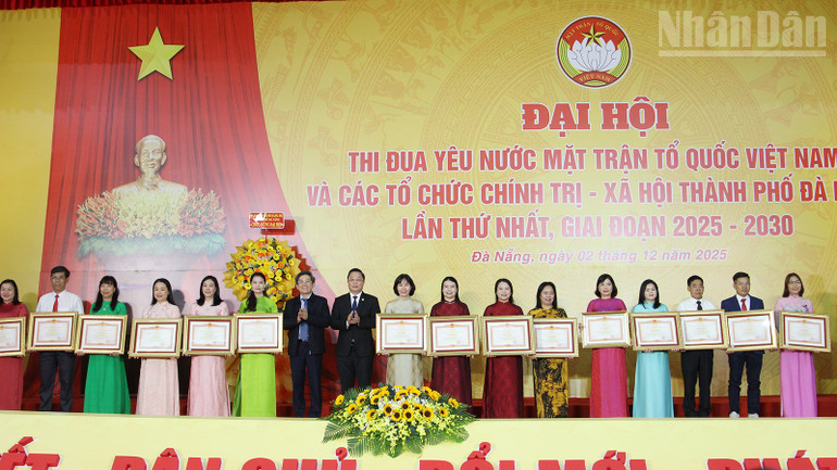 Se entregaron certificados de mérito del Primer Ministro a 17 personas. ndo_tr_mttq3.jpg