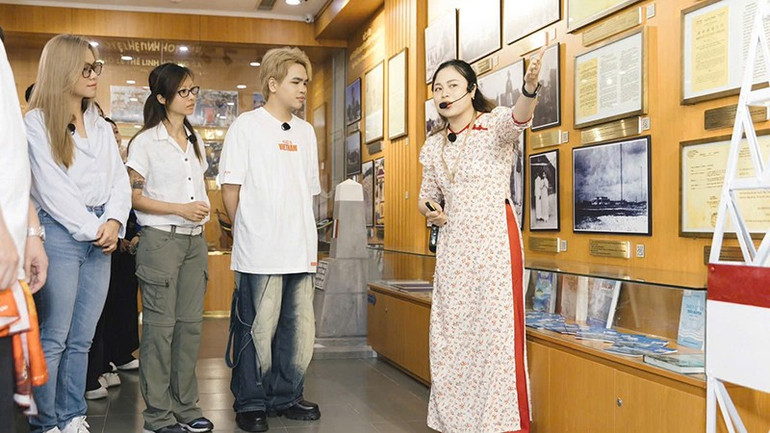 Thăm Nhà trưng bày Hoàng Sa. 8.jpg