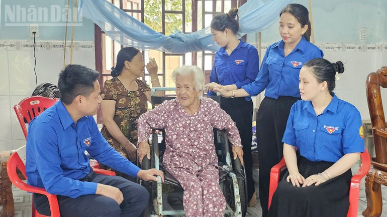 Tuổi trẻ Đà Nẵng khắc ghi, tri ân các Anh hùng liệt sĩ, Mẹ Việt Nam Anh hùng. ndo_tl_2.jpg
