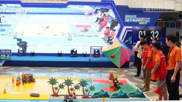 各チームには2台のロボットが参加します。 ndo_tr_fpt2.jpg