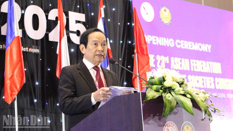 동남아시아 내분비학회 연합회장, 베트남 내분비 및 당뇨병 협회 회장인 Tran Huu Dang 교수, 박사가 컨퍼런스에서 연설했습니다. ndo_bl_img-8622.jpg