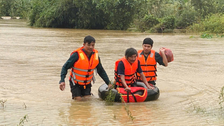 Giải cứu người dân mắc kẹt tại tổ dân phố Trường Định. truong-dinh.jpg