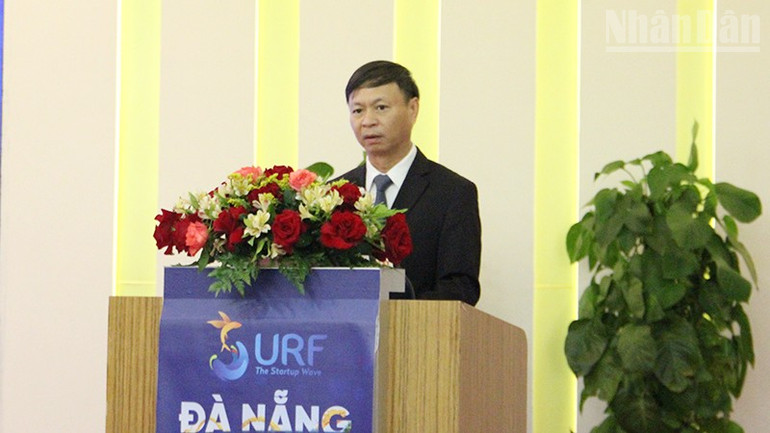 Thứ trưởng Khoa học và Công nghệ Hoàng Minh phát biểu tại SURF 2025. ndo_tr_surf6.jpg