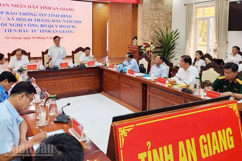 Chủ tịch Ủy ban nhân dân tỉnh An Giang Hồ Văn Mừng phát biểu.