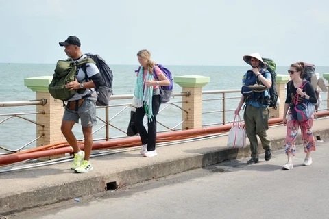 Khách du lịch nước ngoài tại Phú Quốc.