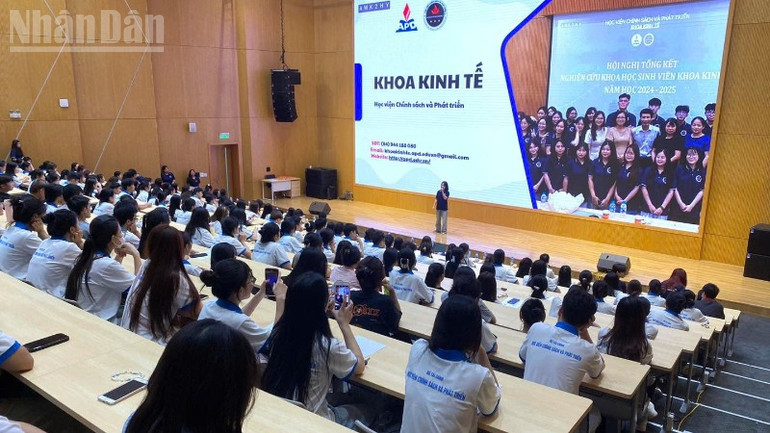 Hội nghị tổng kết nghiên cứu khoa học sinh viên Khoa Kinh tế, Học viện Chính sách và Phát triển. ndo_tl_z7026266810236-184edc93e2cb1329415800ff326db100-3073.jpg