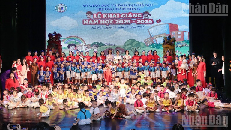 Các em nhỏ Trường mầm non B trong ngày đầu năm học. ndo_tr_mam-non-b16-2643-182.jpg