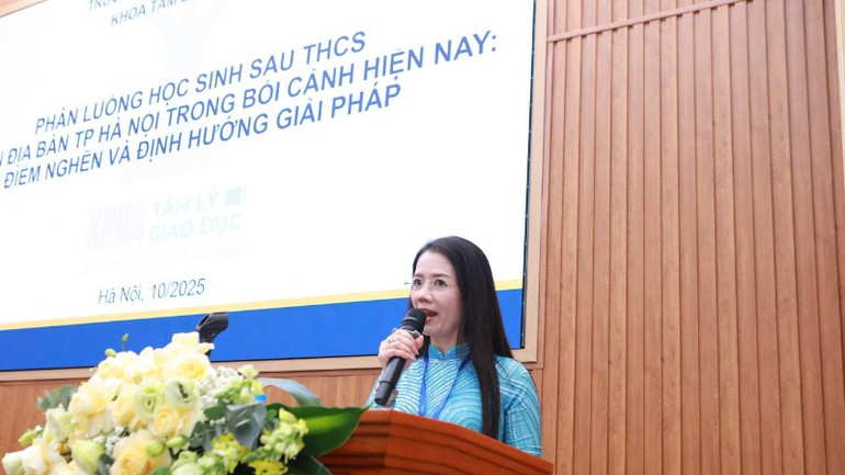 Phó Giáo sư, Tiến sĩ Lê Minh Nguyệt, Trưởng Khoa Tâm lý-Giáo dục, Trường đại học Sư phạm Hà Nội, trình bày báo cáo “Phân luồng học sinh sau trung học cơ sở trong bối cảnh hiện nay: Điểm nghẽn và định hướng giải pháp”. z7126205366132-6031533e4f4d0912068dce54f68317e3-656.jpg
