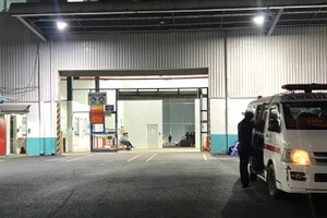 Xe cứu thương đến hiện trường để đưa các nạn nhân đi cấp cứu ngay sau khi tai nạn xảy ra.