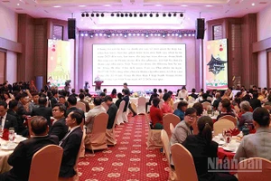 Khung cảnh buổi tiệc. (Ảnh: DUY TOÀN)