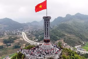Lũng Cú đón gần 13 nghìn lượt khách trong dịp nghỉ lễ 30/4 và 1/5.