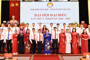 Ban Chấp hành Hội Khuyến học tỉnh Tuyên Quang khóa I ra mắt đại hội.