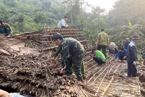 Ngay sau khi xảy ra thiên tai, các địa phương huy động lực lượng giúp nhân dân khắc phục hậu quả.