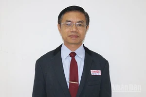 Đồng chí Syvanh Homxaiyaded, quyền Tổng Biên tập báo Pasaxon (Tiếng nói của Trung ương Đảng Nhân dân Cách mạng Lào). (Ảnh: TRỊNH DŨNG)