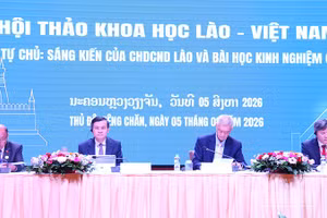 Các đồng chí chủ trì hội thảo. (Ảnh: DUY TOÀN)