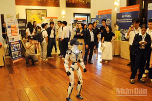 Các dự án khởi nghiệp triển lãm sản phẩm tại Ngày hội Khởi nghiệp đổi mới sáng tạo Đà Nẵng (SURF) 2026.