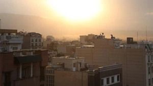 Hình ảnh được chụp tại Tehran, Iran, sau đợt không kích của Israel, sáng 13/6/2025. (Ảnh: Tân Hoa Xã)