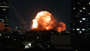 Địa điểm tại Tel Aviv, Israel bị trúng tên lửa từ Iran, ngày 28/2/2025. (Ảnh: IRNA/TTXVN)